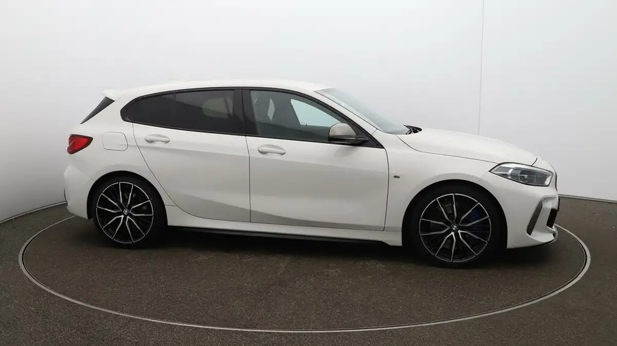 2022-bmw-1-series-20-m135i-xdrive-big-40