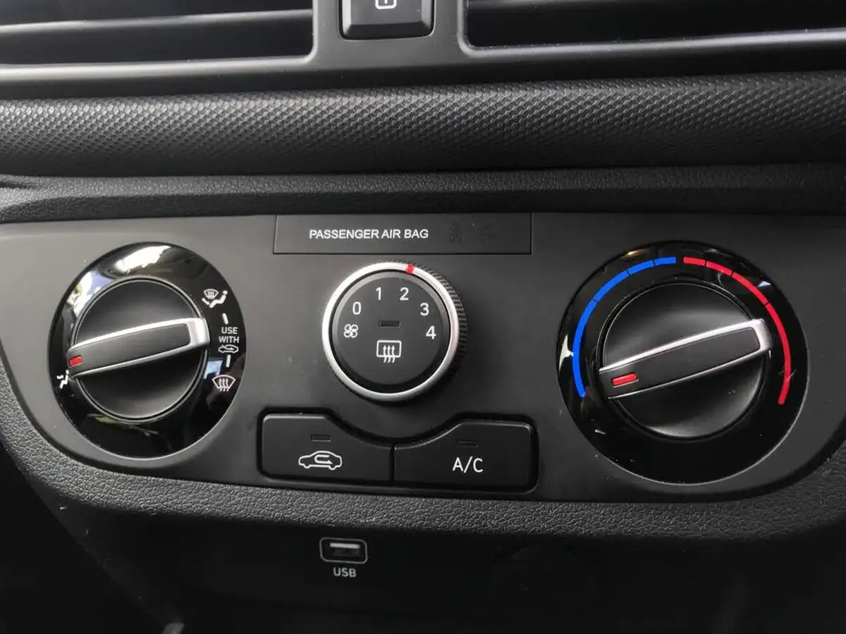 2023-hyundai-i10-12-se-connect-auto-big-17