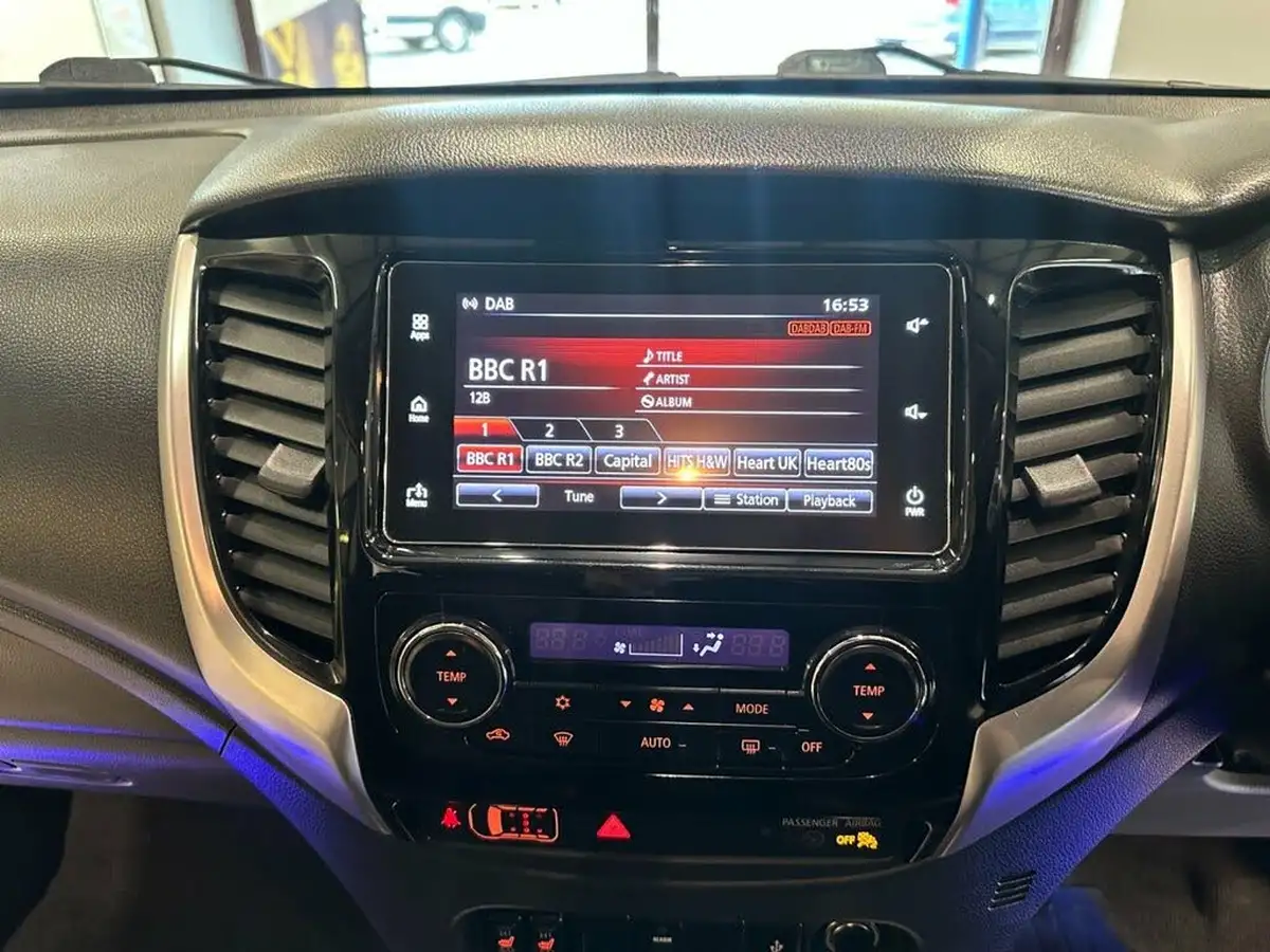 2019-mitsubishi-l200-24di-d-barbarian-eu6-big-22