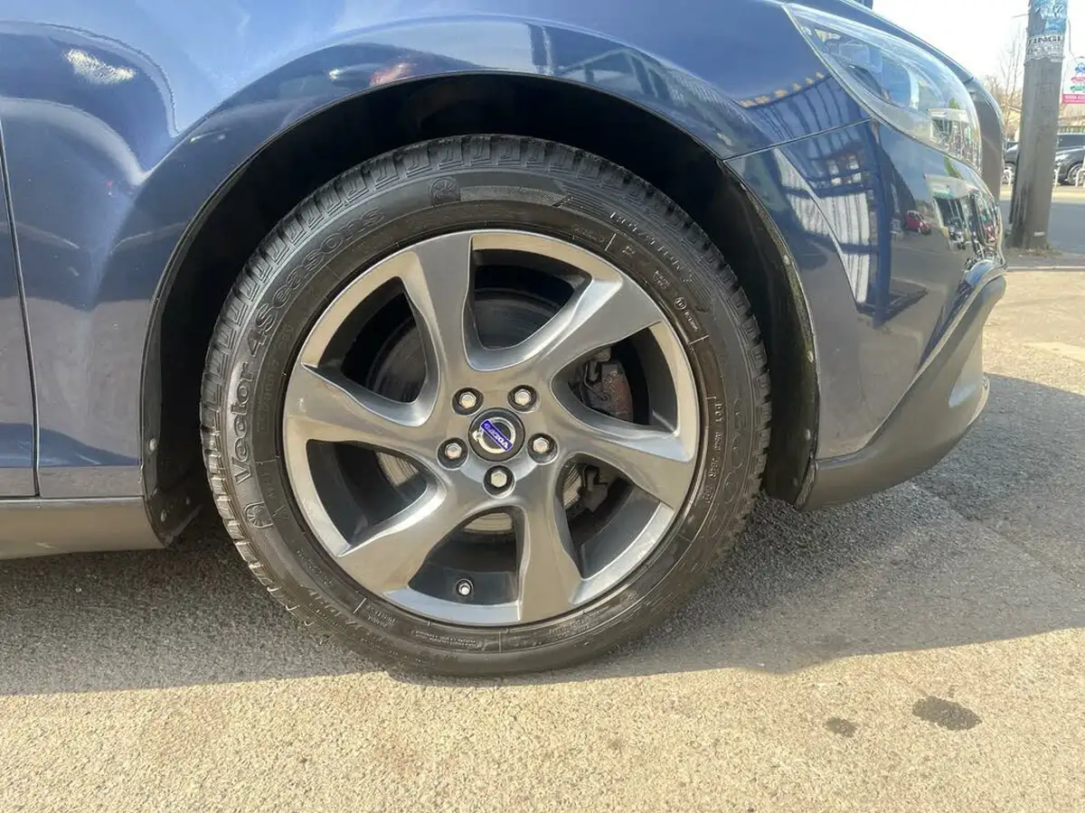 2014-volvo-v40-16td-d2-cross-country-lux-big-11