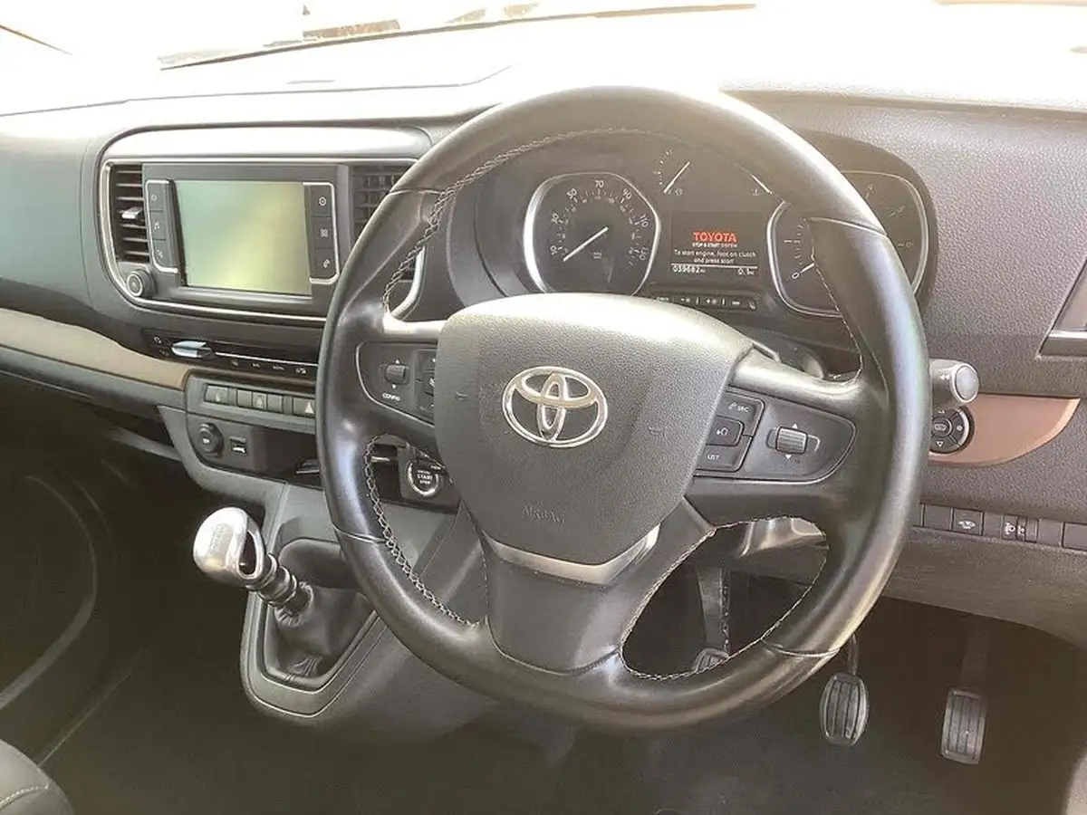 2019-toyota-proace-verso-20d-family-150ps-l1ss-big-17
