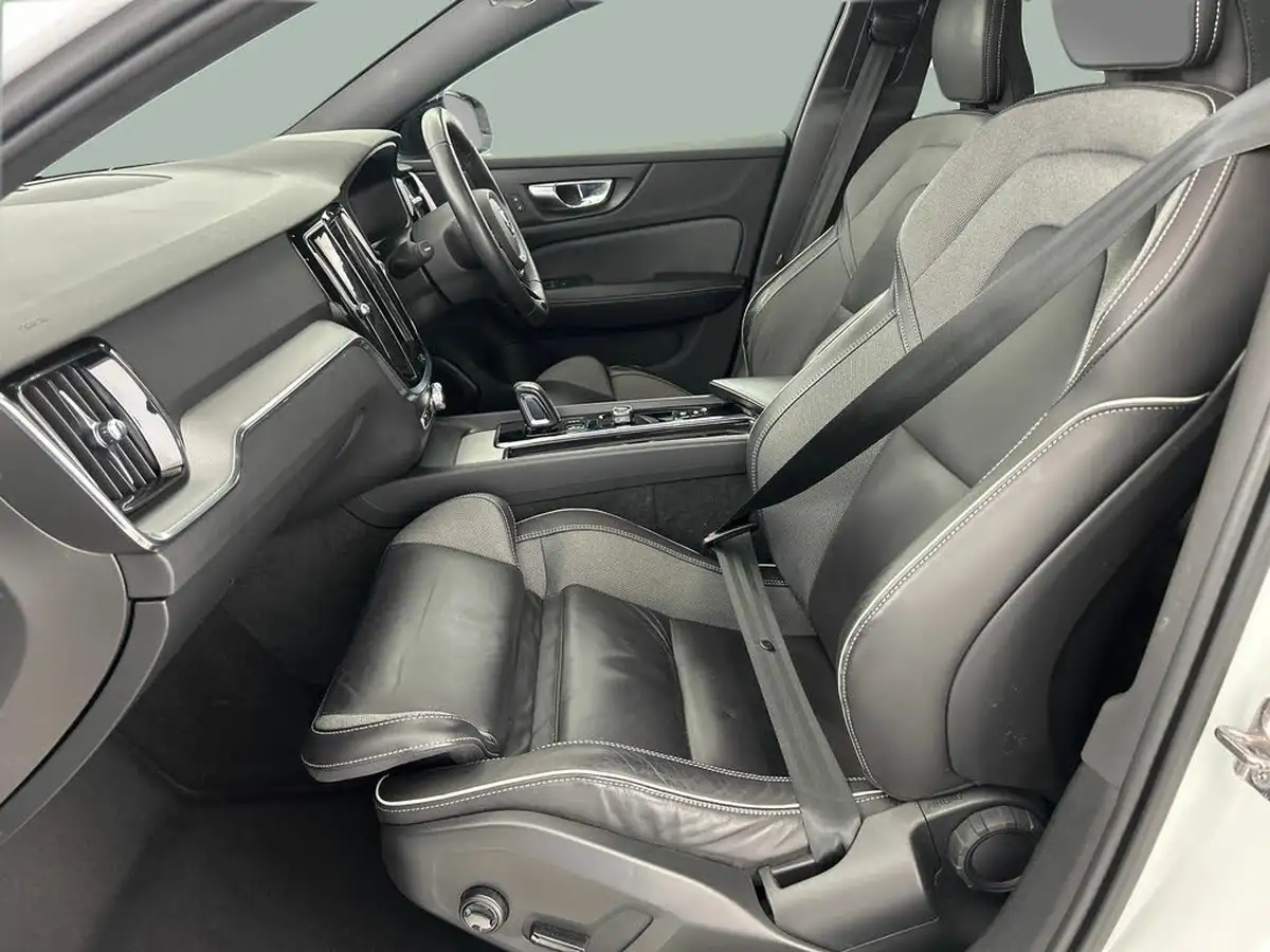 2021-volvo-v60-20td-b4-r-design-big-16