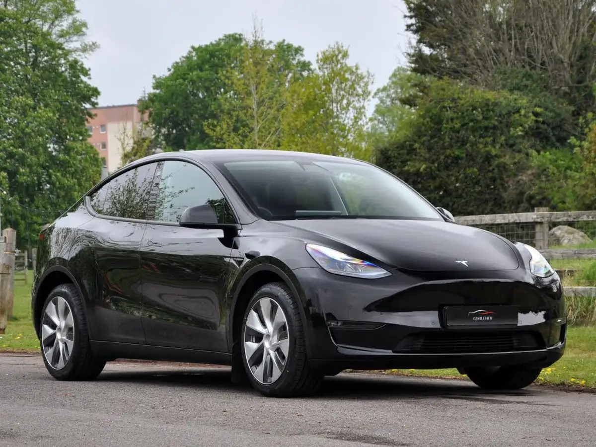 2022-tesla-model-y-e-long-range-big-70