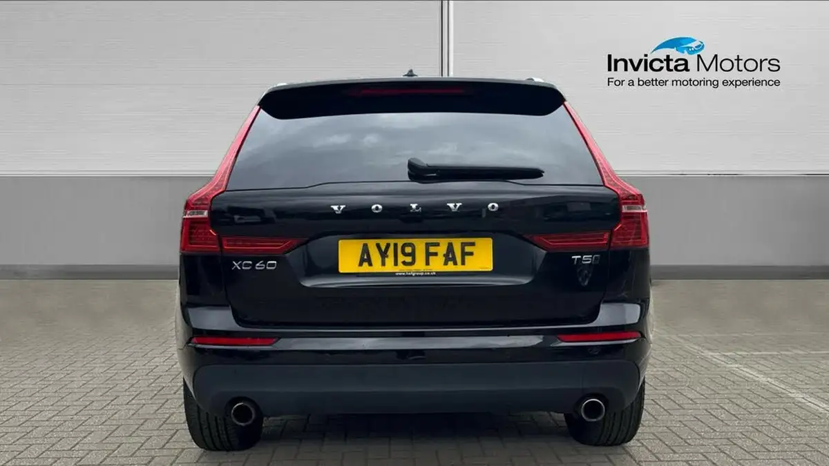 2019-volvo-xc60-20-t5-momentum-awd-big-3