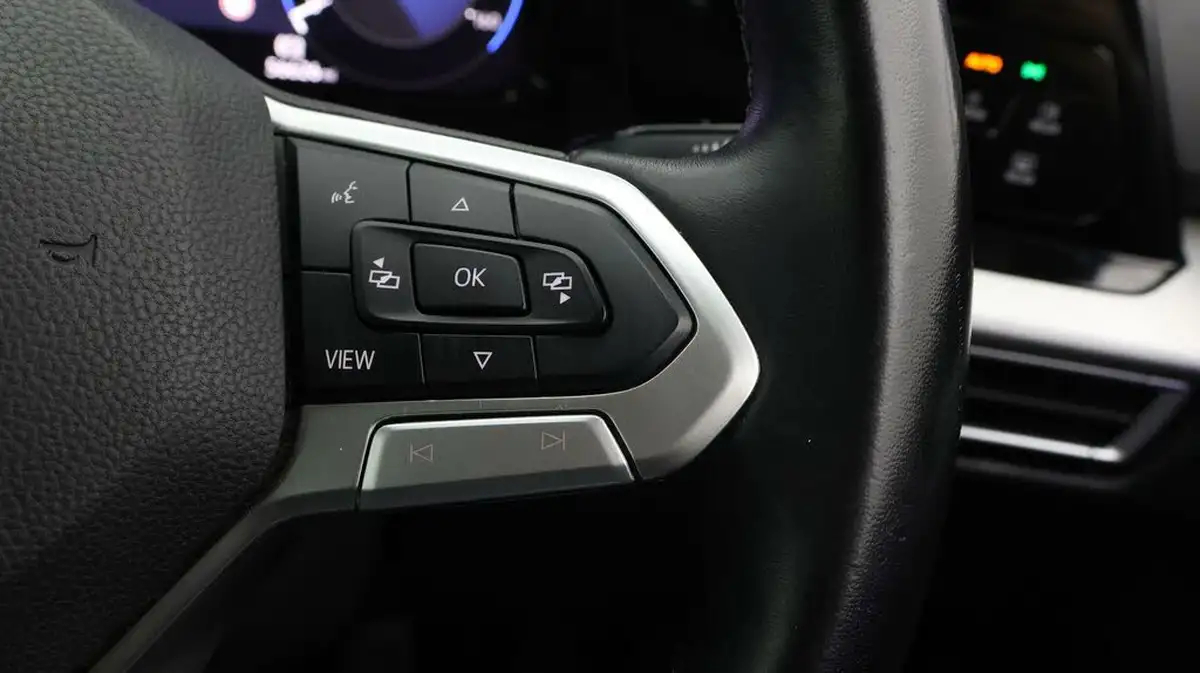 2021-volkswagen-golf-20tdi-life-hatchback-big-21
