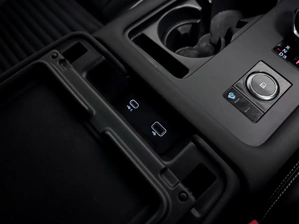 2021-land-rover-discovery-30-d300-r-dynamic-hse-big-29