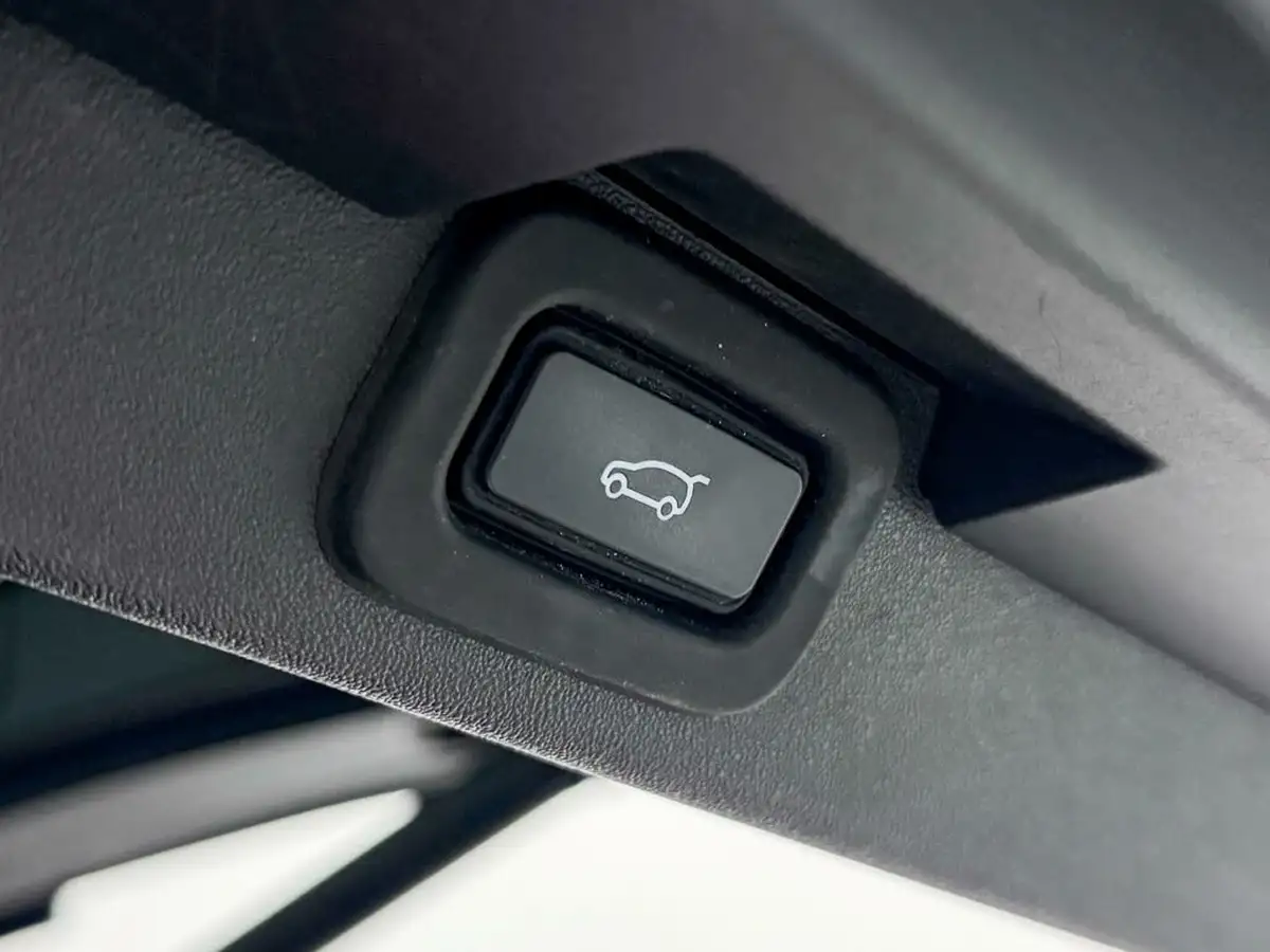 2021-land-rover-discovery-30-d300-r-dynamic-hse-big-10