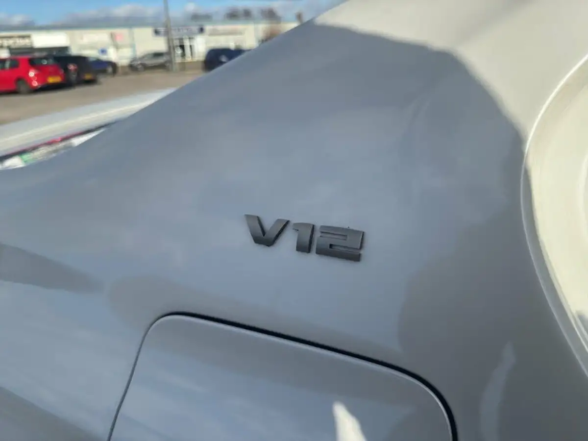 2018-bmw-7-series-66-m760li-big-51