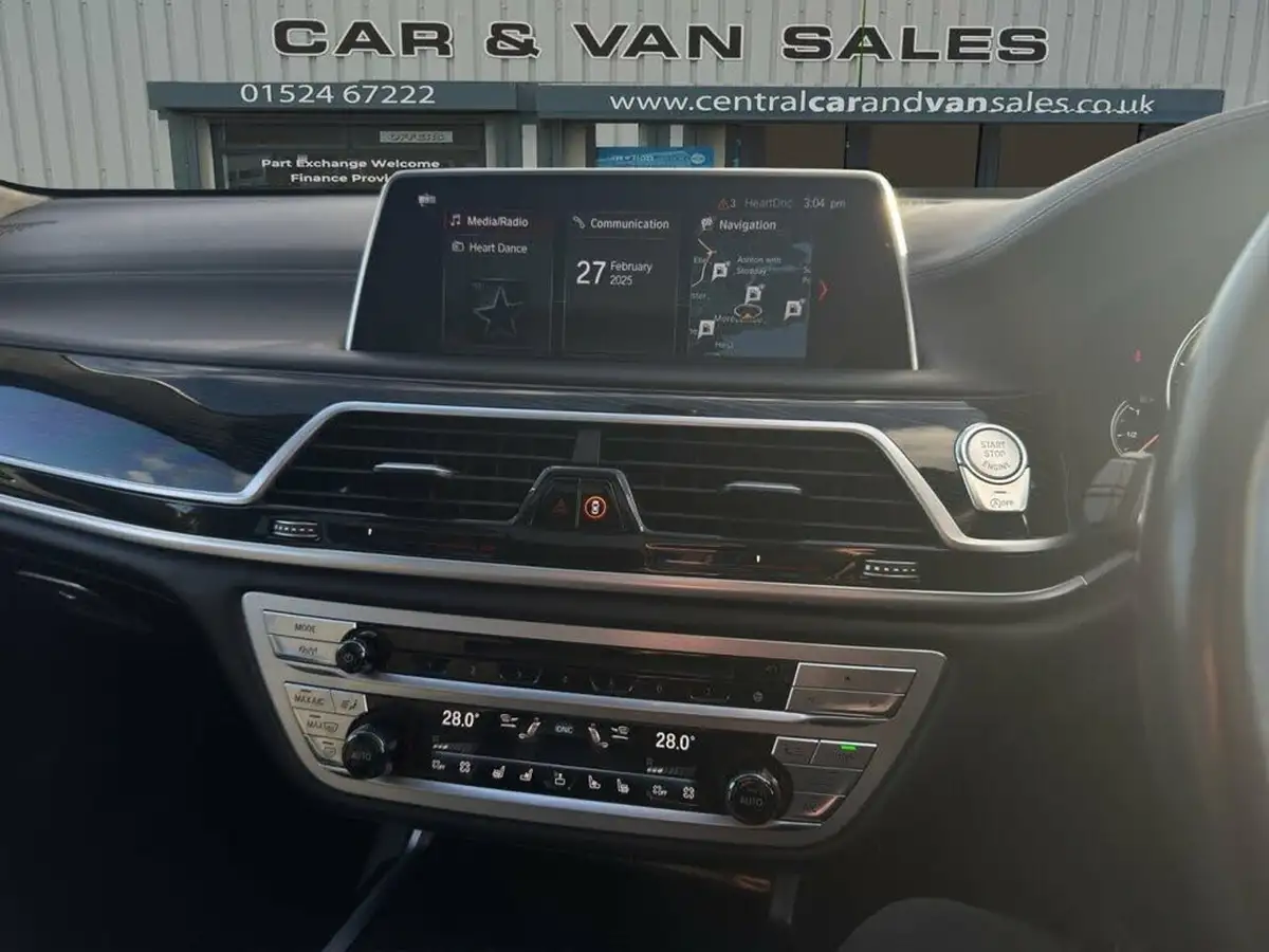2018-bmw-7-series-66-m760li-big-27