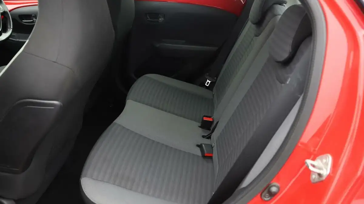 2018-toyota-aygo-10-vvt-i-x-play-71bhp-5d-big-16