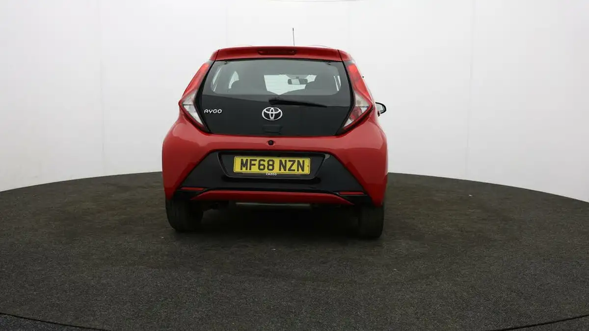 2018-toyota-aygo-10-vvt-i-x-play-71bhp-5d-big-58