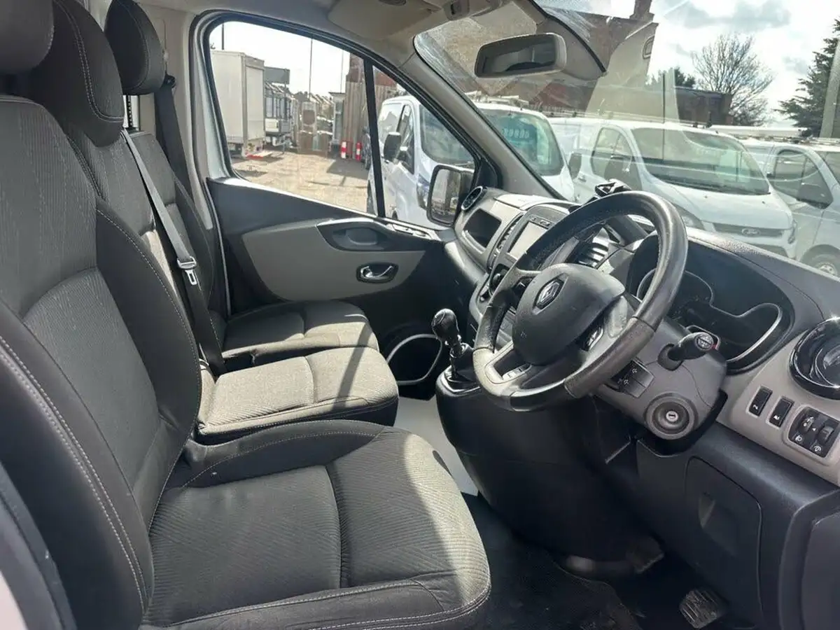 2015-renault-trafic-16dci-sl27-120-sport-low-roof-van-big-10