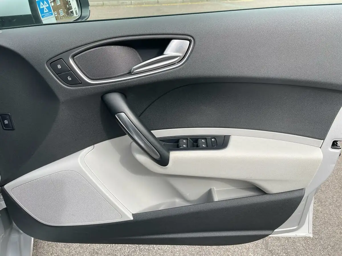 2013-audi-a1-14-tfsi-122ps-sportback-5d-1390cc-s-tronic-big-24