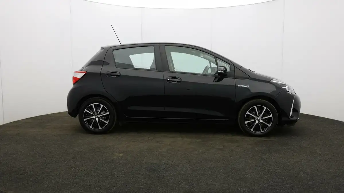 2018-toyota-yaris-15-vvt-i-icon-tech-98bhp-hybrid-1497cc-e-cvt-big-43