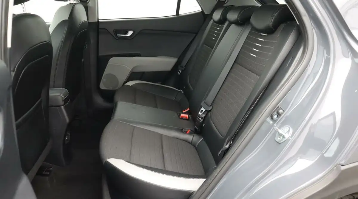 2022-kia-stonic-10-t-gdi-connect-big-16