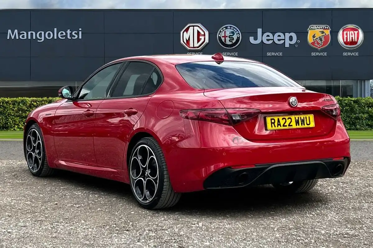2022-alfa-romeo-giulia-20-veloce-big-2