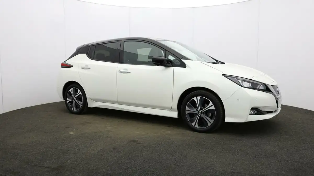 2021-nissan-leaf-e-tekna-big-40