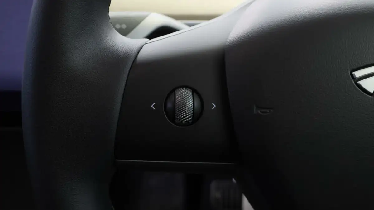 2023-tesla-model-y-e-rwd-big-21