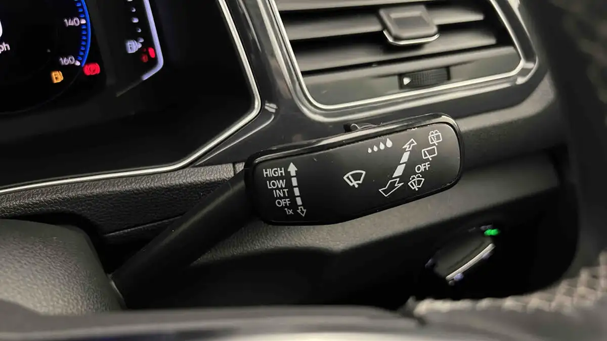 2019-volkswagen-t-roc-16tdi-r-line-big-34