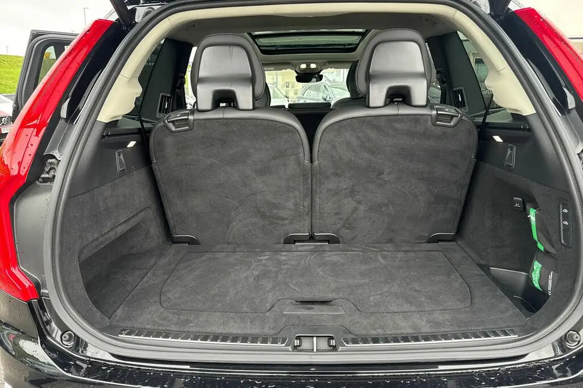 2023-volvo-xc90-20-t8-ultimate-dark-big-39