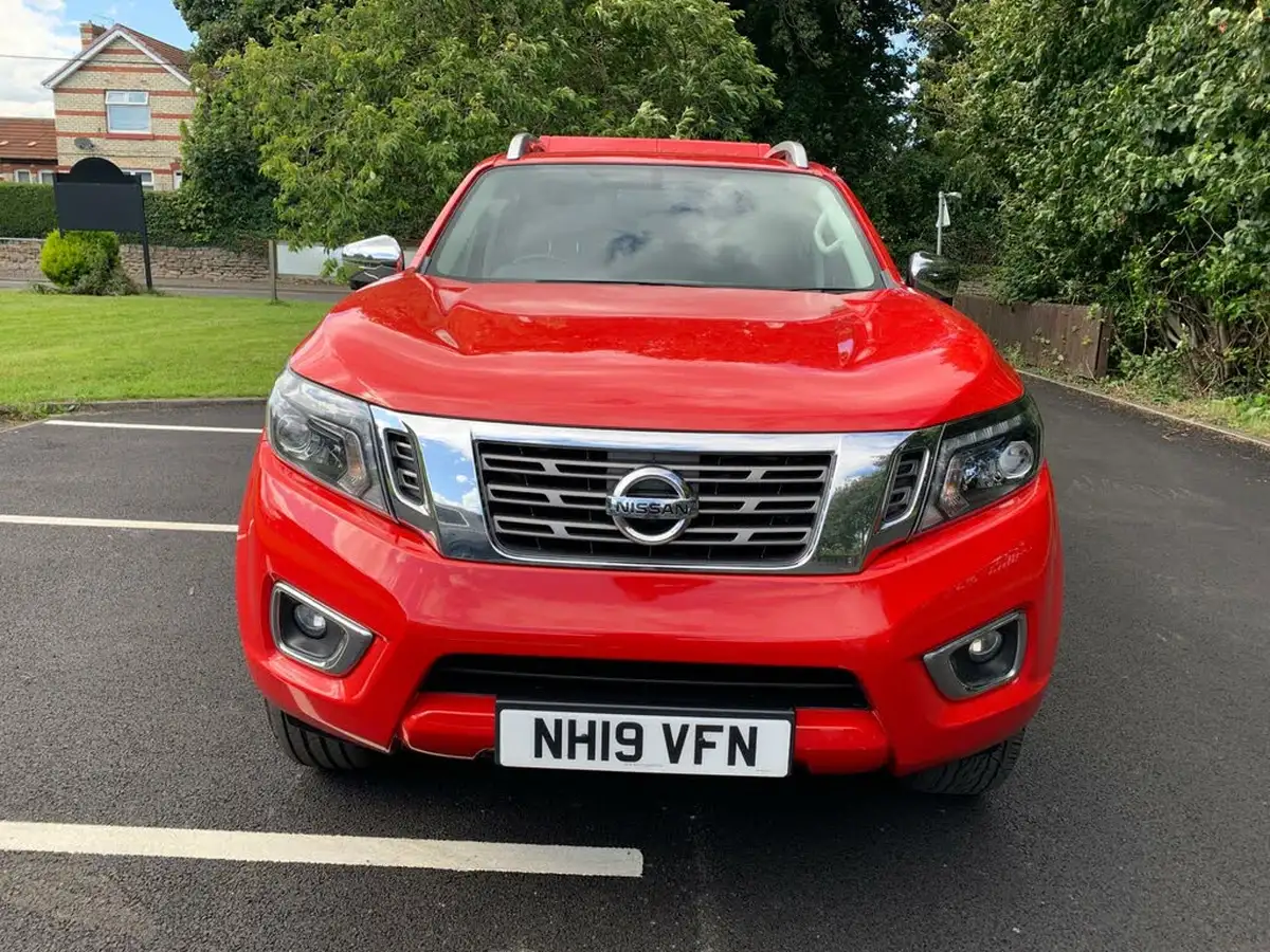 2019-nissan-navara-23dci-tt-tekna-8-navileather-auto-big-1
