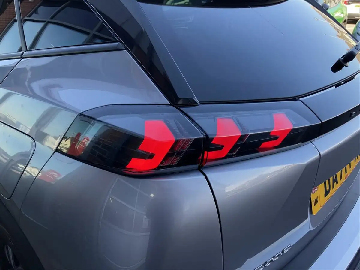2021-peugeot-2008-suv-12-puretech-allure-premium-130bhp-eat8-big-37