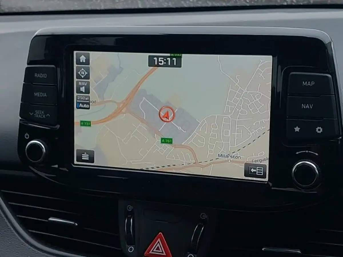 2019-hyundai-i30-14-t-gdi-se-nav-hatchback-big-16