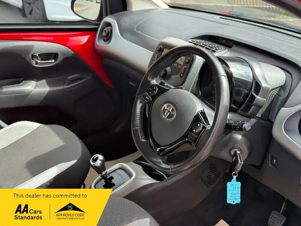 2016-toyota-aygo-10-vvt-i-x-play-71bhp-5d-x-shift-big-4