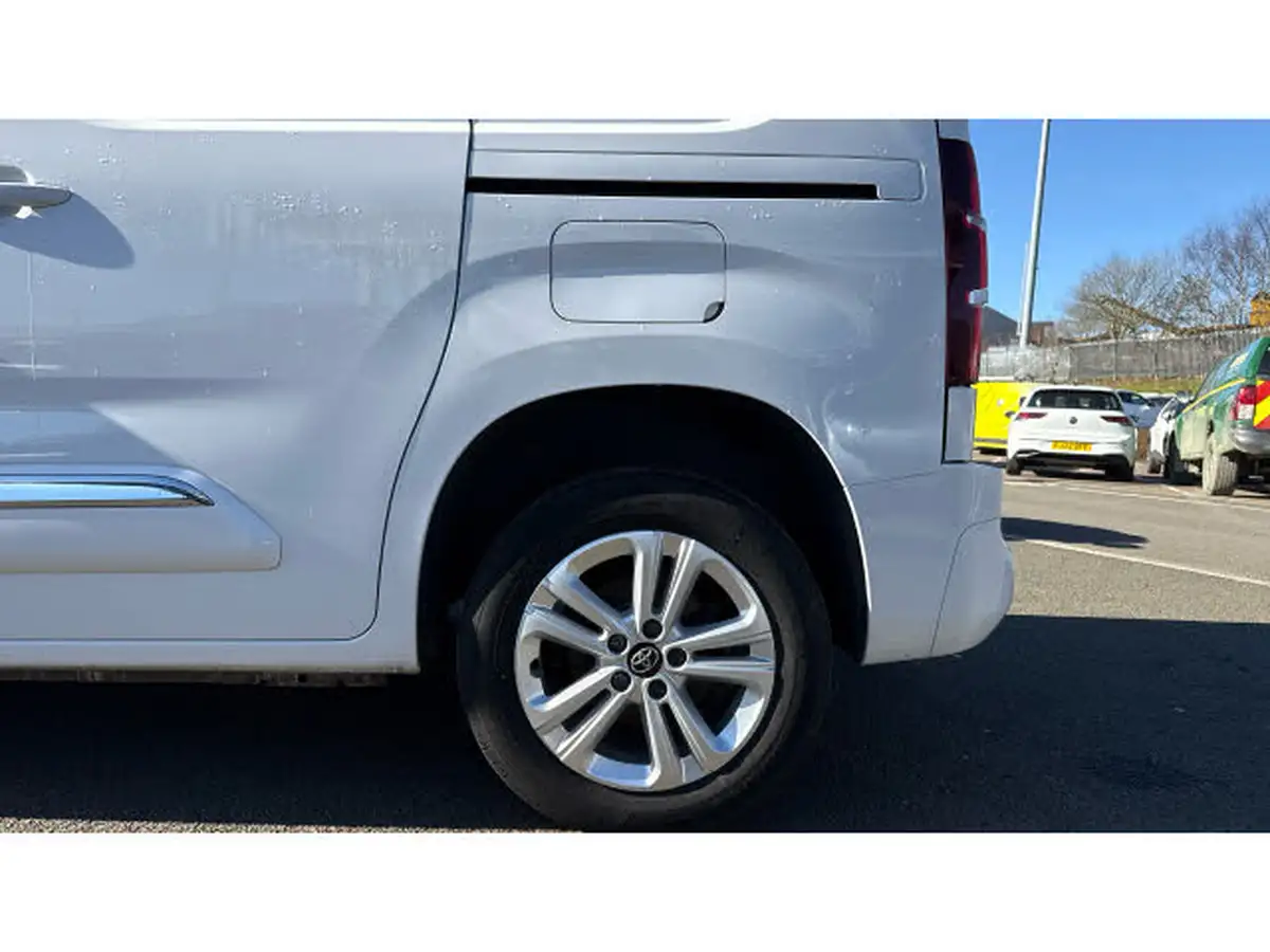 2023-toyota-proace-city-15d-design-100hpeu6d-big-17