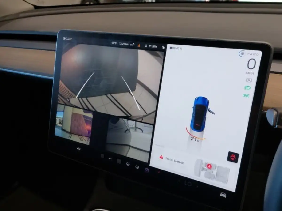 2022-tesla-model-y-e-long-range-big-12