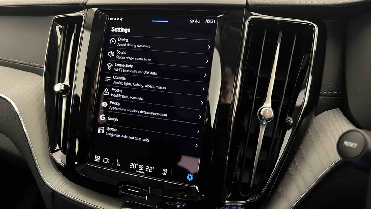 2024-volvo-xc60-20-t8-ultimate-dark-big-43