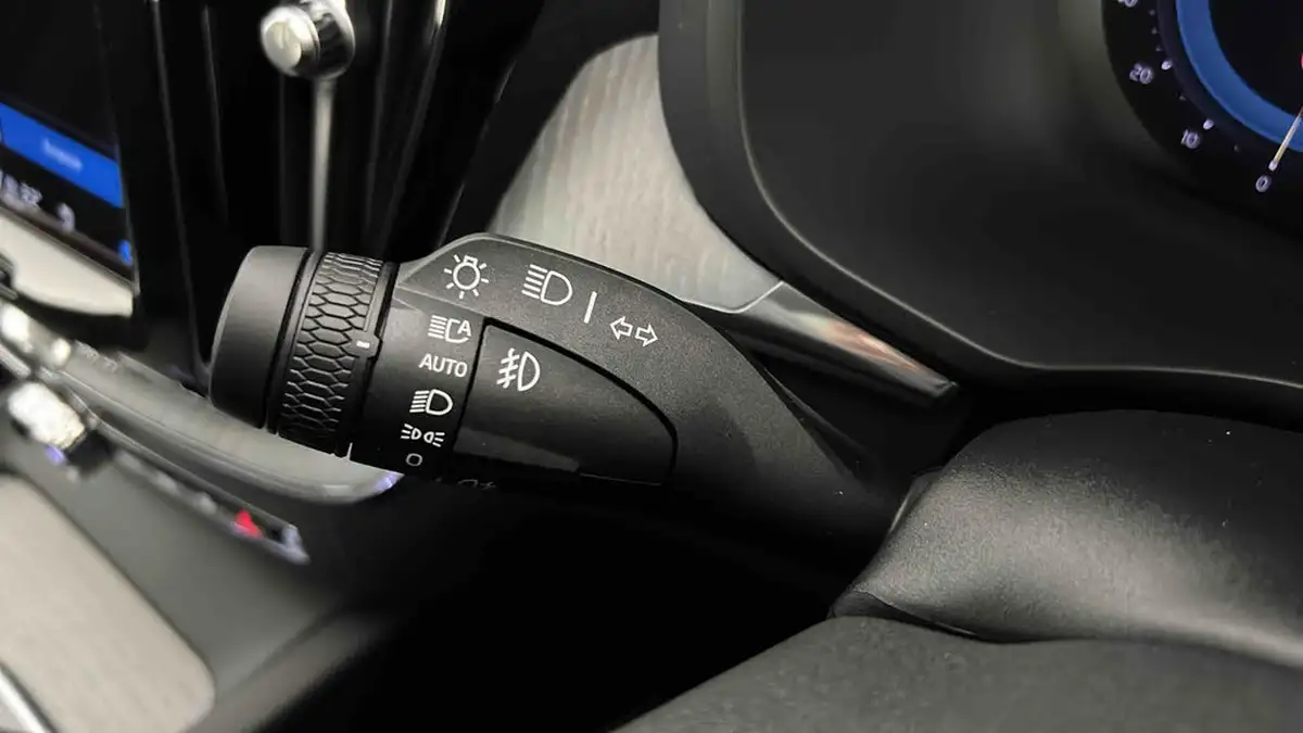 2024-volvo-xc60-20-t8-ultimate-dark-big-39