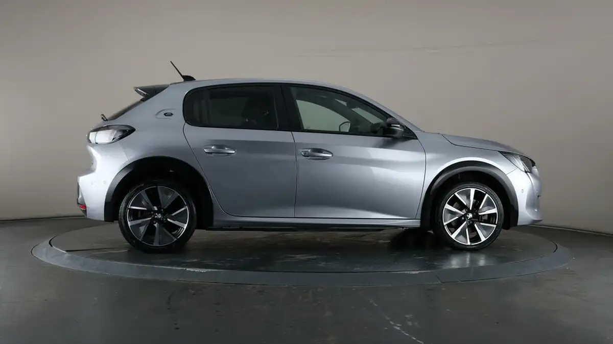 2021-peugeot-208-e-gt-50kwh-big-52