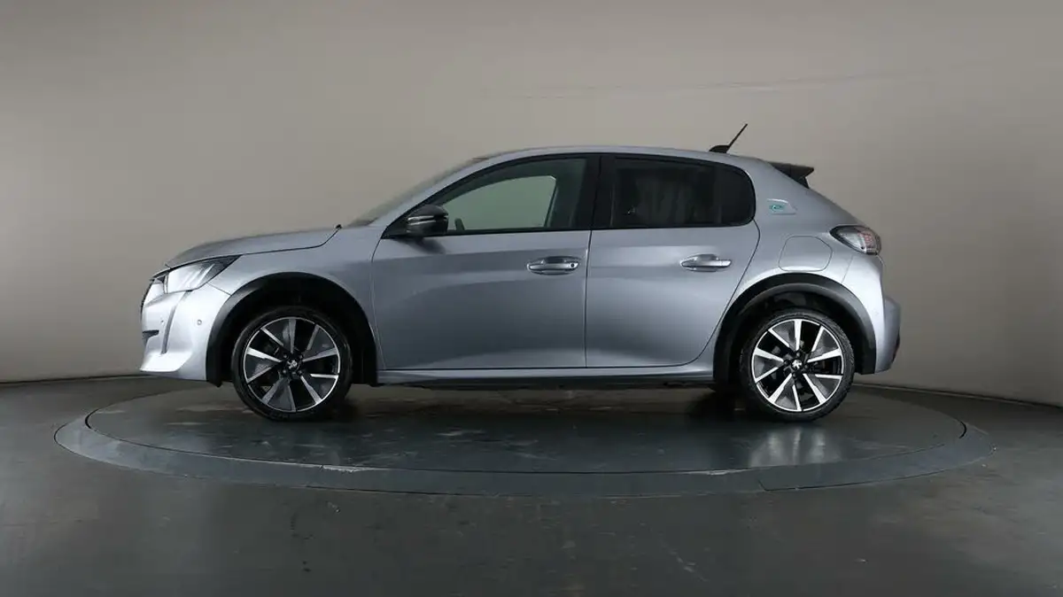 2021-peugeot-208-e-gt-50kwh-big-28