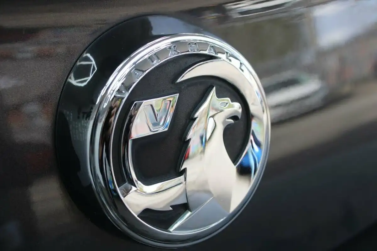 2015-vauxhall-corsa-14-sting-3d-big-18