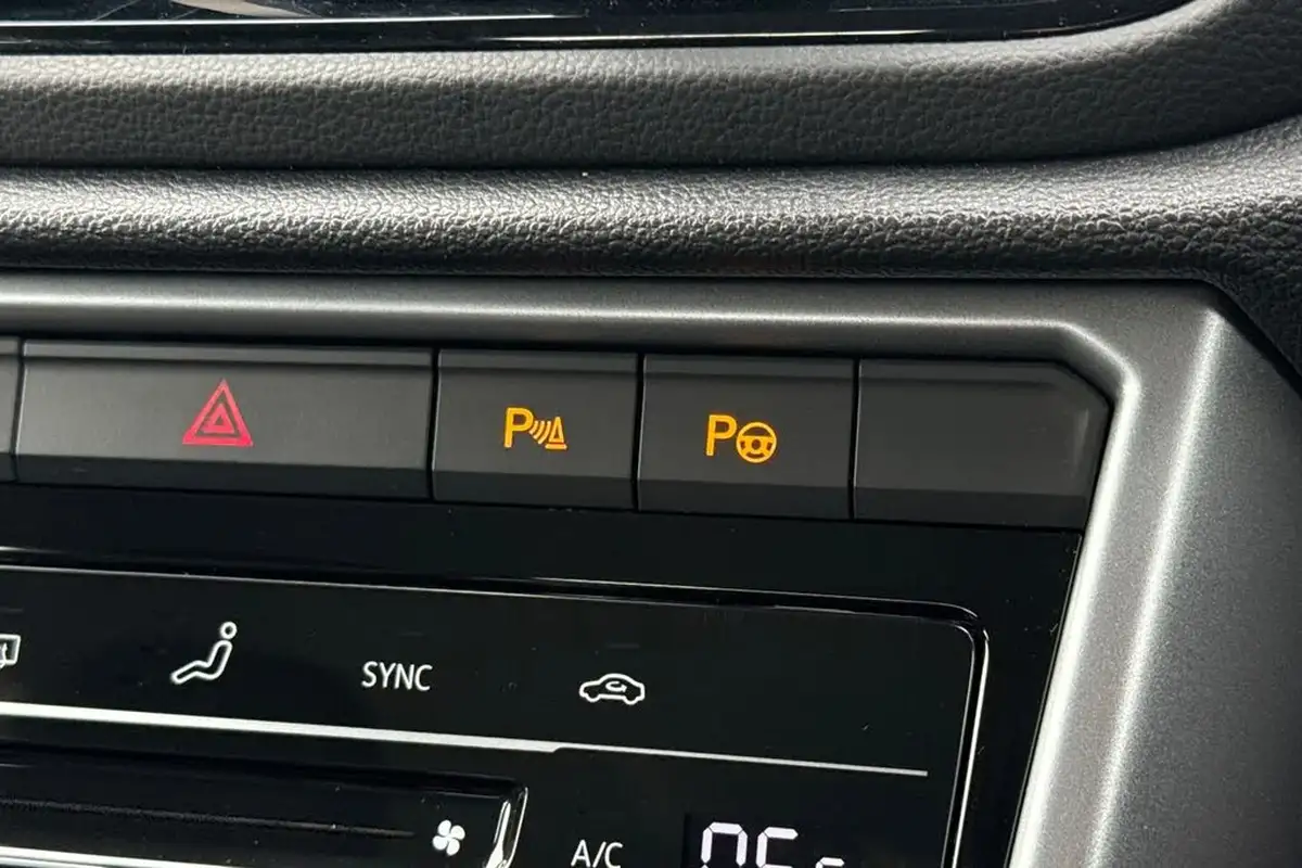 2024-volkswagen-t-roc-10-tsi-life-110ps-big-38