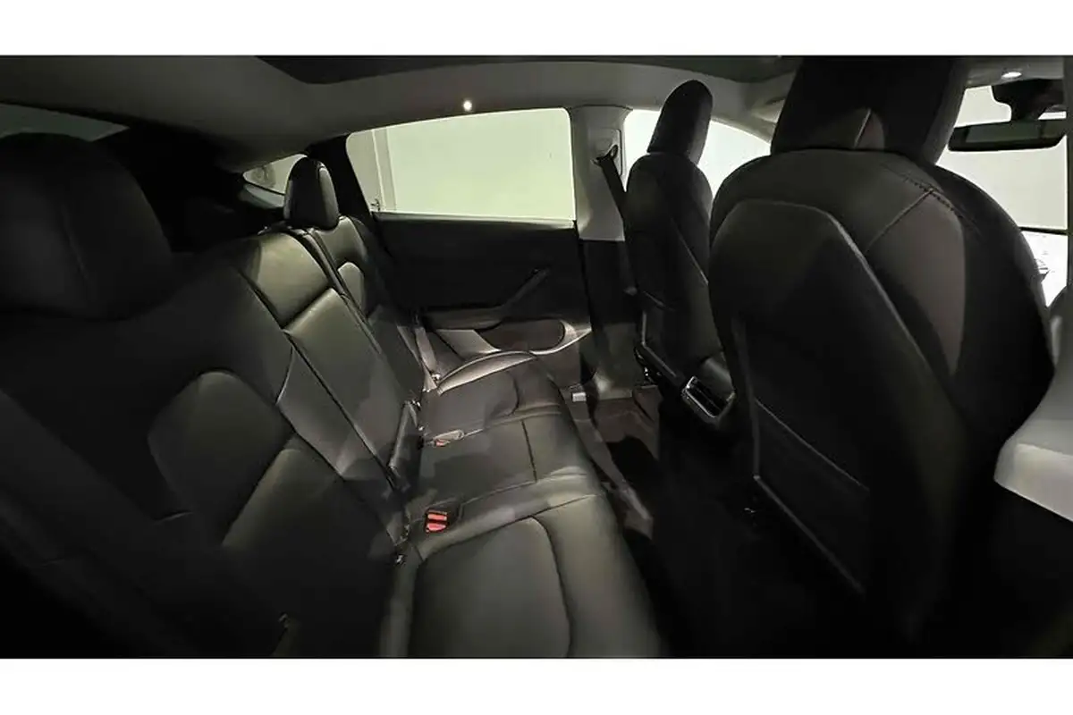 2022-tesla-model-y-e-long-range-big-21