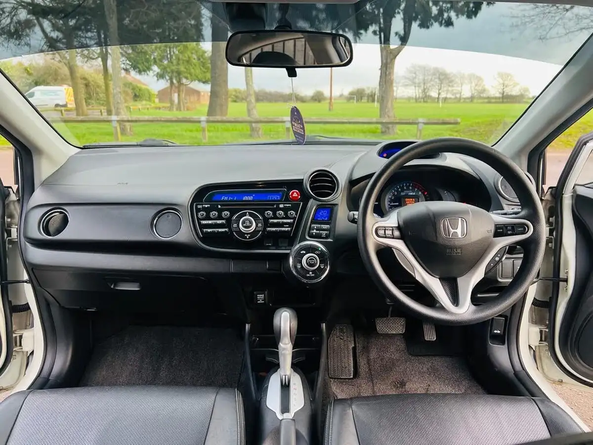 2013-honda-insight-big-21
