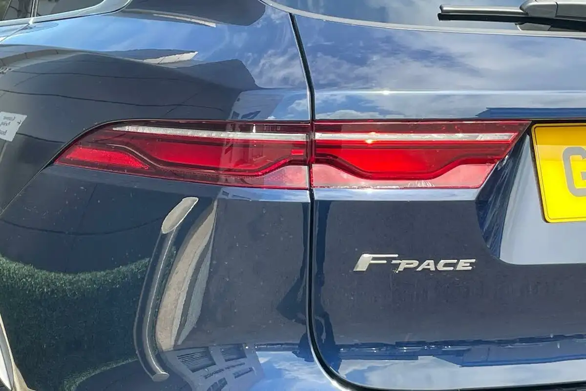 2022-jaguar-f-pace-20-d200-r-dynamic-s-big-24