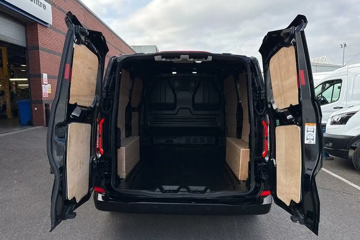 2024-ford-transit-custom-e-320-l1h1-limited-136ps-panel-van-big-5