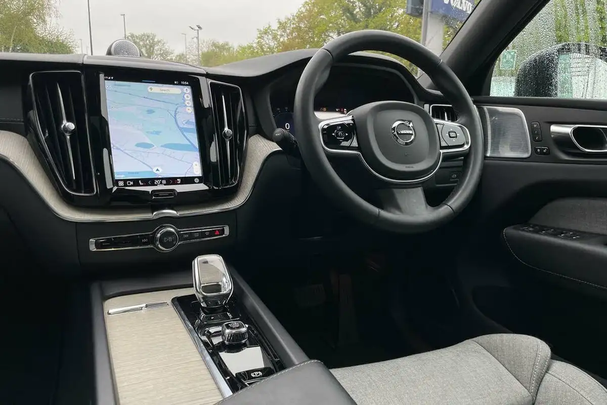 2023-volvo-xc60-20-t8-ultimate-dark-big-36
