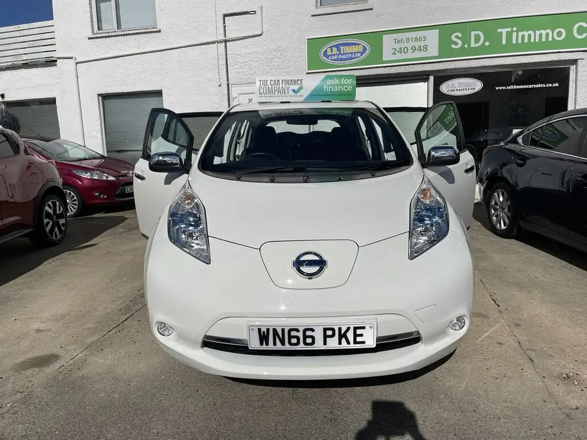 2016-nissan-leaf-e-tekna-30kwh-big-12