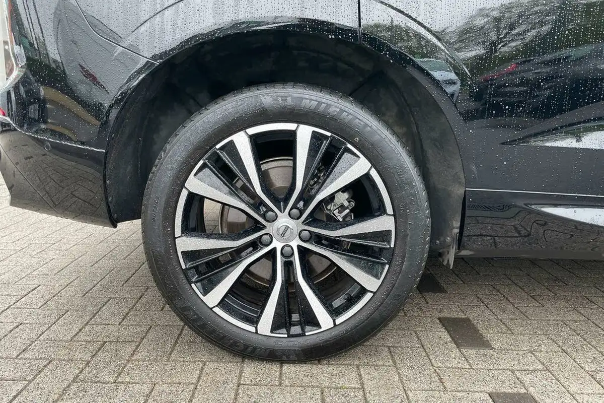 2023-volvo-xc60-20-t8-ultimate-dark-big-12