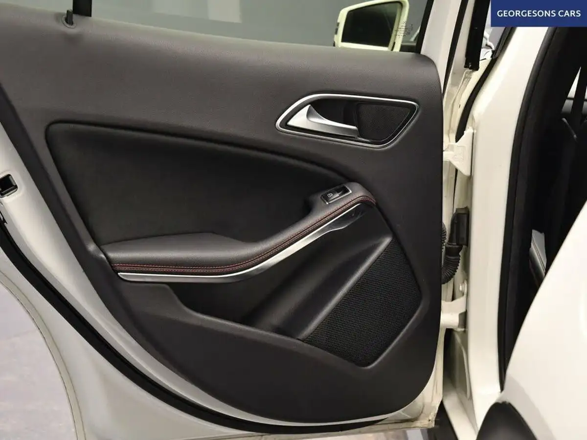 2015-mercedes-benz-gla-class-21d-gla-200d-amg-line-ss-big-23