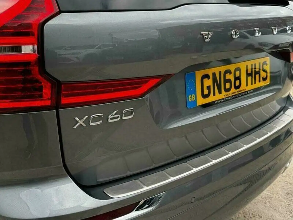 2018-volvo-xc60-20td-d4-inscription-pro-4x4-geartronic-big-23