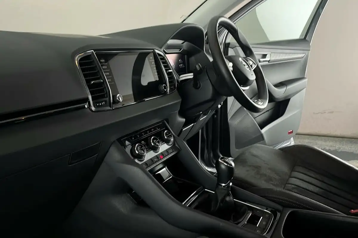 2022-skoda-karoq-15-tsi-se-l-big-9