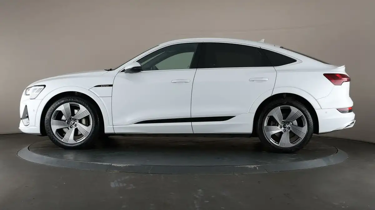2021-audi-e-tron-55e-s-line-sportback-big-31