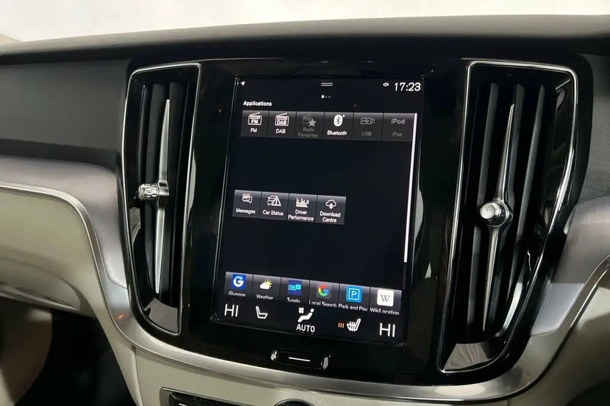2019-volvo-v60-20-t5-cross-country-plus-big-24