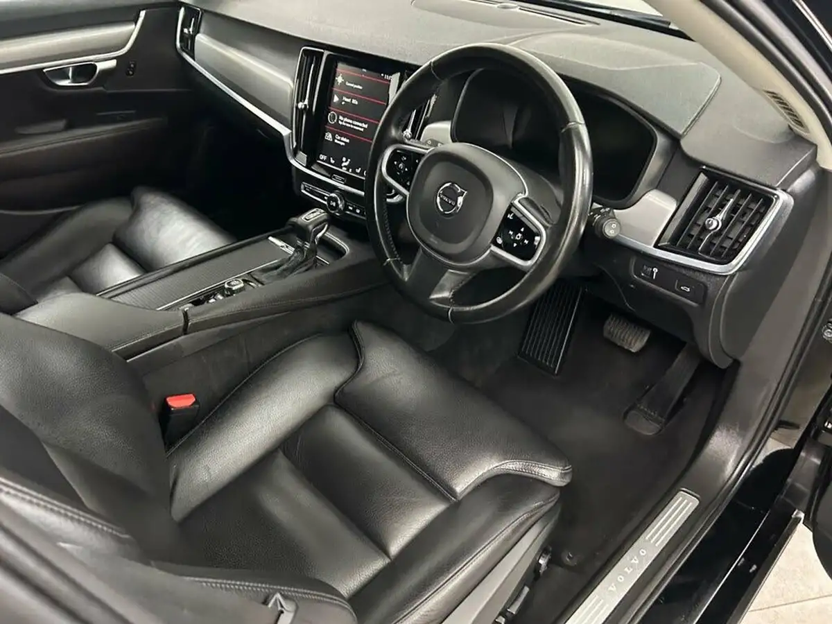2020-volvo-v90-20-t4-momentum-plus-big-12