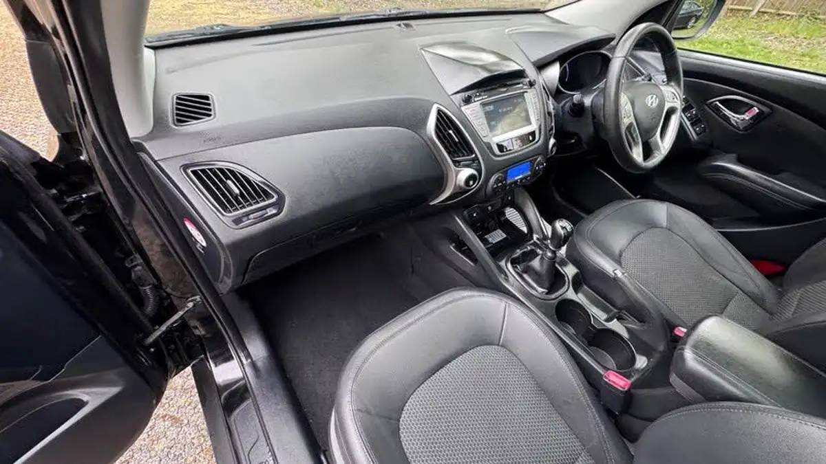 2012-hyundai-ix35-20td-premium-4wd-big-28